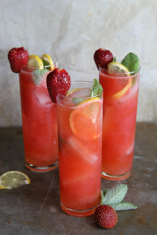 Check out this amazing Vodka Strawberry Lemonade Cocktail recipe and more summer drink ideas on Worthminer.com