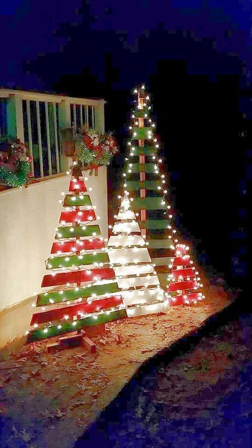Check out these cool ideas to decorate garden or backyard for Christmas